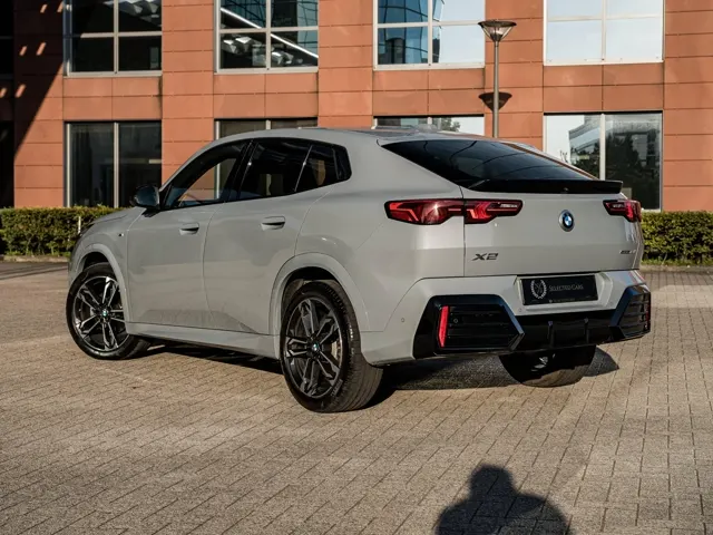 Photo de l'annonce : vue trois quarts arrière de la BMW X2